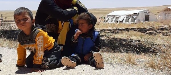 Сирийские беженцы покидают лагерь Рукбан Сирийские беженцы покидают лагерь Рукбан - Sputnik Южная Осетия