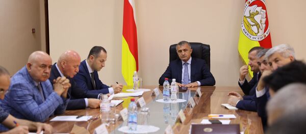 Президент Анатолий Бибилов провел заседание оперативного штаба по противодействию коронавирусу - Sputnik Южная Осетия