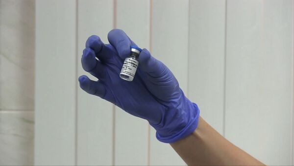 Врачи-добровольцы сделали прививку российской вакциной от коронавируса Спутник V - Sputnik Южная Осетия