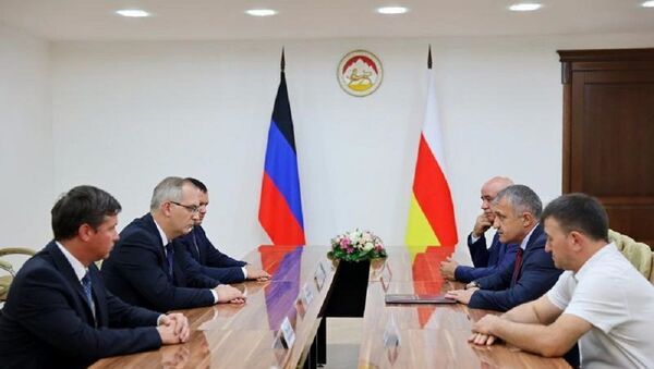 Встреча с делегацией Донецкой Народной Республики - Sputnik Южная Осетия