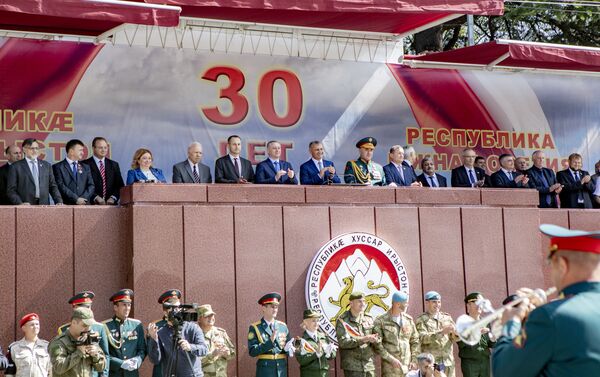 Военный парад в честь 30-летия Республики Южная Осетия - Sputnik Южная Осетия