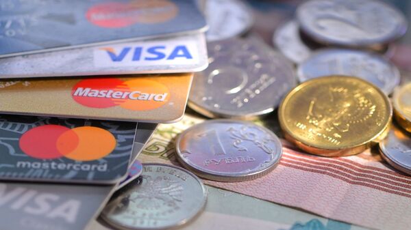 Монеты и банковские карты международных платежных систем VISA и MasterCard - Sputnik Южная Осетия