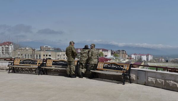 Мужчины в городе Степанакерта Нагорно-Карабахской Республики. - Sputnik Южная Осетия