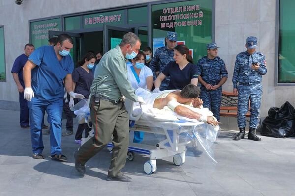 Раненное гражданское население в больницах Карабаха - Sputnik Южная Осетия