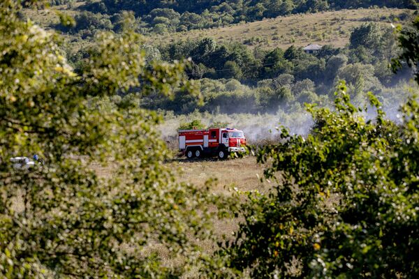 Пожарная машина в горах Осетии. - Sputnik Южная Осетия