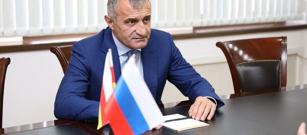 Встреча президента РЮО Анатолия Бибилова с первым заместителем министра экономического развития РФ Михаилом Бабичем - Sputnik Южная Осетия