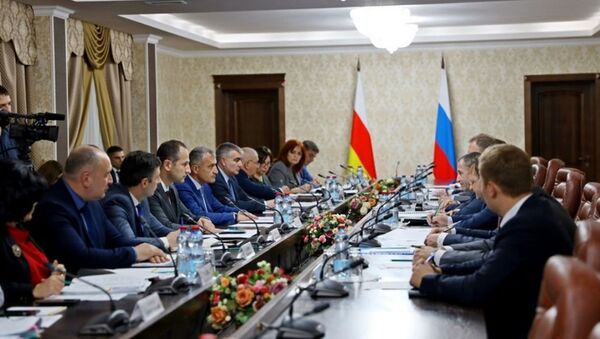 Совещание по вопросам социально-экономического сотрудничества между РЮО и РФ  - Sputnik Южная Осетия