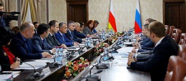 Совещание по вопросам социально-экономического сотрудничества между РЮО и РФ  - Sputnik Южная Осетия