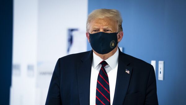 Президент США Дональд Трамп в защитной маске - Sputnik Южная Осетия