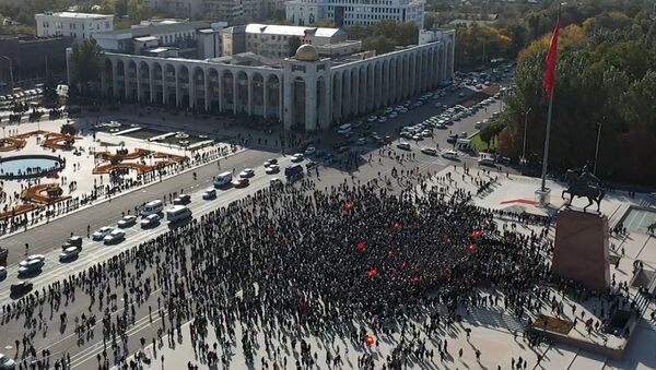 Захват Белого дома и освобождение Атамбаева: ночь протестов в Кыргызстане - Sputnik Южная Осетия