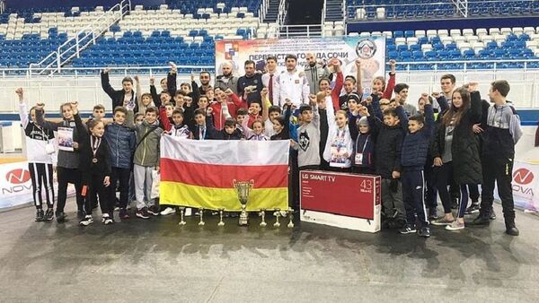 Чемпионат и первенство СКФО по тхэквондо: осетинские спортсмены завоевали 11 медалей - Sputnik Южная Осетия