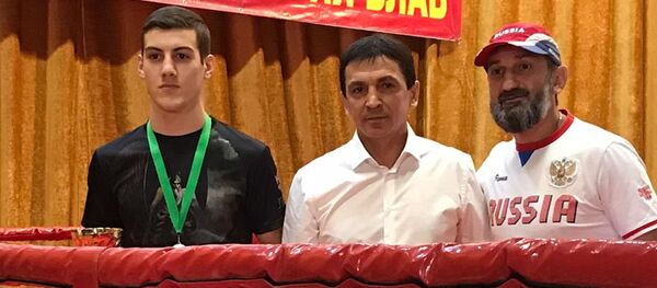 Боксер из Цинагара Рубен Хуриев стал победителем международного турнира в Абхазии среди юношей, посвященного памяти мастера спорта СССР Георгия Блаб Боксер из Цинагара Рубен Хуриев стал победителем международного турнира в Абхазии среди юношей, посвященного памяти мастера спорта СССР Георгия Блаб - Sputnik Южная Осетия