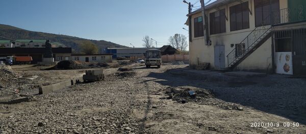 Жители микрорайона БАМ протестут против сужения дороги у въезда в военный городок  Жители микрорайона БАМ протестут против сужения дороги у въезда в военный городок  - Sputnik Южная Осетия