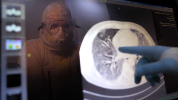 Медицинский работник в стационаре для больных коронавирусом. Архивное фото - Sputnik Южная Осетия