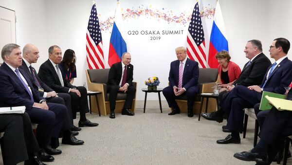 Президент РФ Владимир Путин и президент США Дональд Трамп  на полях саммита Группы двадцати в Осаке - Sputnik Южная Осетия