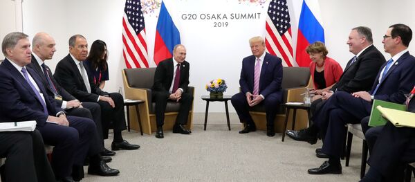 Президент РФ Владимир Путин и президент США Дональд Трамп  на полях саммита Группы двадцати в Осаке Президент РФ Владимир Путин и президент США Дональд Трамп  на полях саммита Группы двадцати в Осаке - Sputnik Южная Осетия