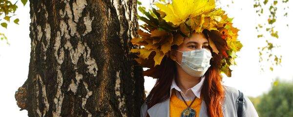 Девушка в защитной маске.  Девушка в защитной маске. - Sputnik Южная Осетия