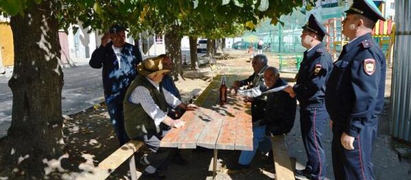 Участковые уполномоченные милиции УВД города Цхинвал проводят поквартирный и подворный обходы - Sputnik Южная Осетия