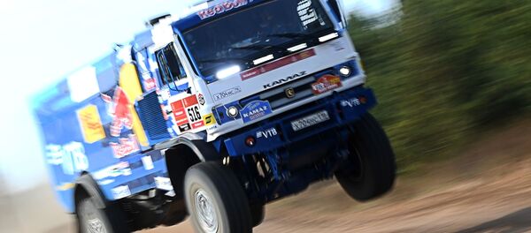 Автомобиль пилота команды КАМАЗ-мастер Антона Шибалова во время тестовых заездов на полигоне Автомобиль пилота команды КАМАЗ-мастер Антона Шибалова во время тестовых заездов на полигоне - Sputnik Южная Осетия