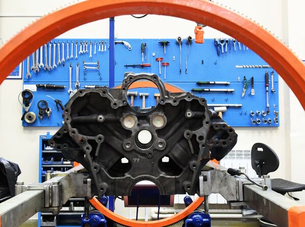 Двигатель в производственном цехе спортивного центра команды КАМАЗ-мастер в Набережных Челнах - Sputnik Южная Осетия