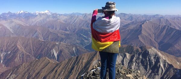 Группа альпинистов взошла на священную гору Бурхох Группа альпинистов взошла на священную гору Бурхох - Sputnik Южная Осетия