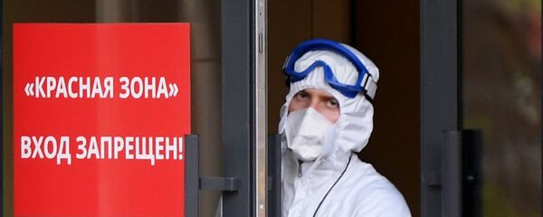Очереди из машин скорой помощи у инфекционной больницы в Казани Очереди из машин скорой помощи у инфекционной больницы в Казани - Sputnik Южная Осетия