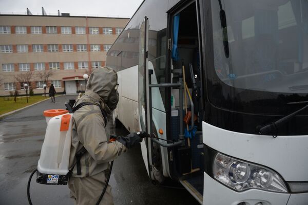 Дезинфекция автобуса перед отправкой призывников к месту службы - Sputnik Южная Осетия