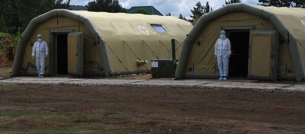 Медики в полевом госпитале, развернутом для больных COVID-19 Медики в полевом госпитале, развернутом для больных COVID-19 - Sputnik Южная Осетия