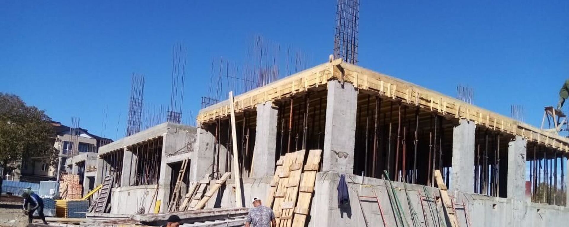 Строительство многоквартирного дома в поселке Знаур - Sputnik Южная Осетия, 1920, 02.04.2021