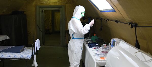 Медик в полевом госпитале, развернутом для больных COVID-19. Архивное фото Медик в полевом госпитале, развернутом для больных COVID-19. Архивное фото - Sputnik Южная Осетия