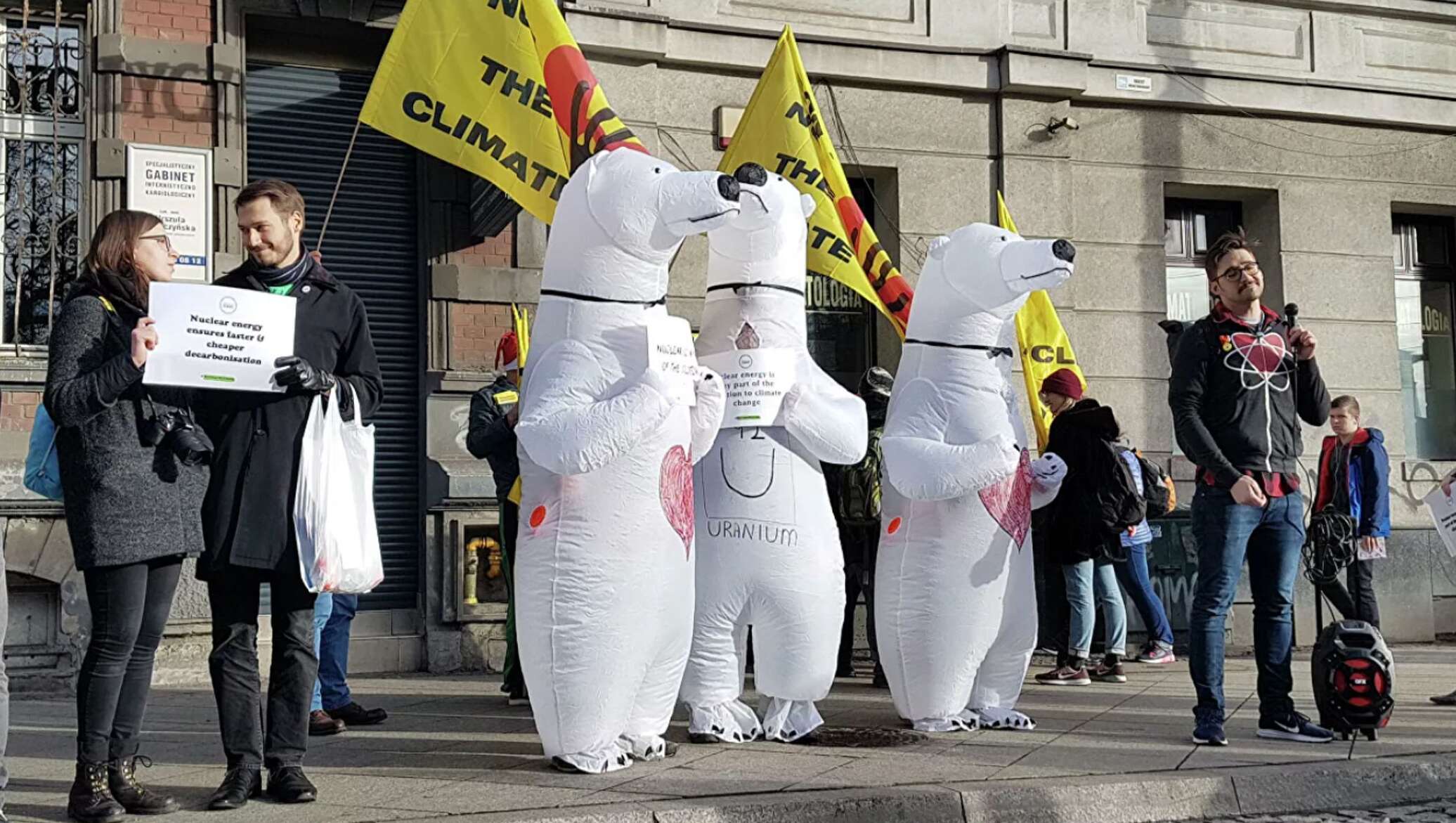 Продолжи европу. Костюм протест.