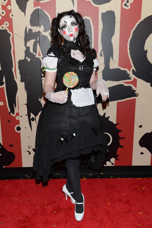 Актриса Мишель Трахтенберг на 15-й ежегодной вечеринке в честь Хэллоуина в Нью-Йорке, 2014 год  - Sputnik Южная Осетия