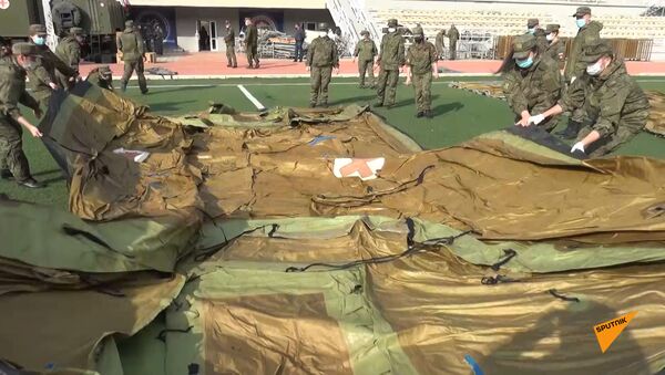 Опыт уже есть. Как военные РФ разворачивают на стадионе в Цхинвале ковид-госпиталь - Sputnik Южная Осетия