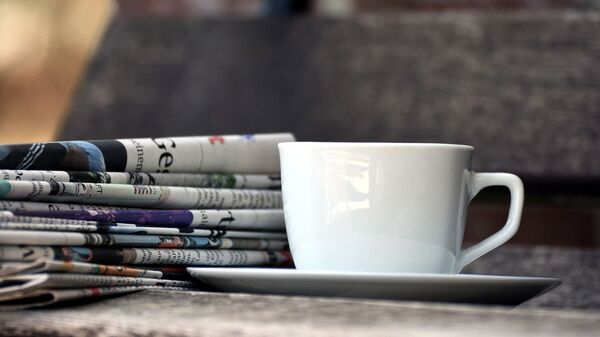 Газеты и чашка кофе, архивное фото - Sputnik Южная Осетия