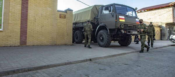 Российские военные дезинфицируют торговые объекты в Цхинвале - Sputnik Южная Осетия