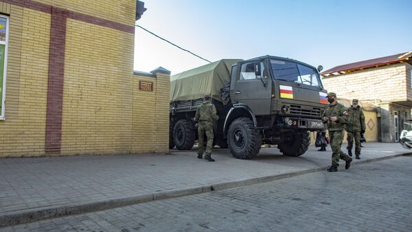 Российские военные дезинфицируют торговые объекты в Цхинвале - Sputnik Южная Осетия