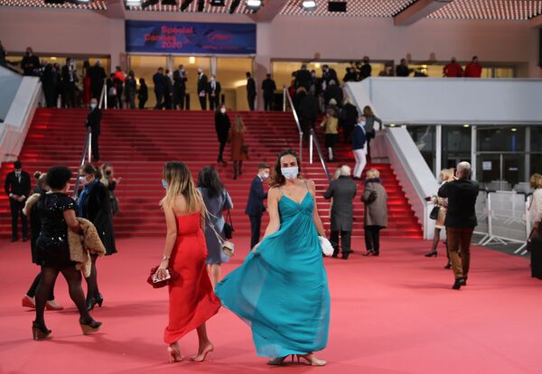 Гости прибывают во Дворец фестивалей в преддверии Cannes 2020 Special, мини-версии Каннского кинофестиваля - Sputnik Южная Осетия