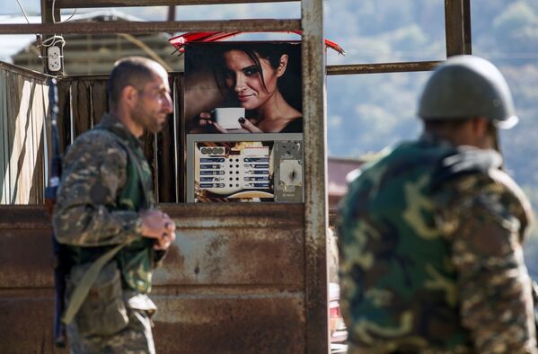 Вооруженные мужчины в селе Чанахчи в Нагорном Карабахе - Sputnik Южная Осетия