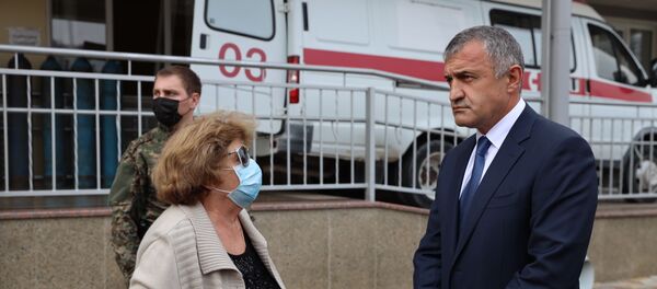 Анатолий Бибилов посетил детскую больницу РММЦ Анатолий Бибилов посетил детскую больницу РММЦ - Sputnik Южная Осетия