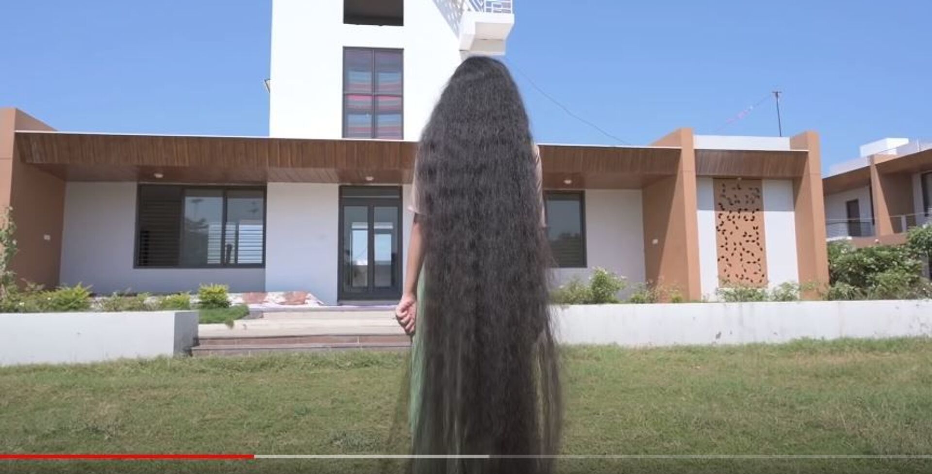 Девушка с самыми длинными в мире волосами, видео - Sputnik Южная Осетия, 1920, 15.11.2020