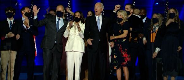 Байден объявил о своей победе, но Трамп не сдается: чем опасен конфликт при передаче власти Байден объявил о своей победе, но Трамп не сдается: чем опасен конфликт при передаче власти - Sputnik Южная Осетия