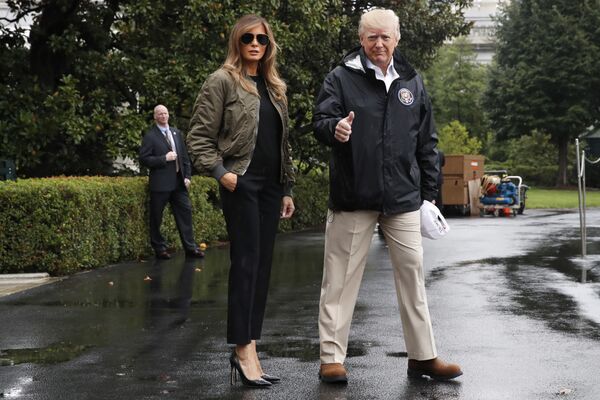 Дональд и Мелания Трамп перед поездкой в Техас, пострадавший от урагана Харви, 2017 год - Sputnik Южная Осетия