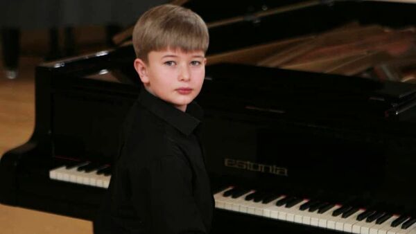 Пятиклассник Оскар Басати занял первое место на международном музыкальном конкурсе - Sputnik Южная Осетия