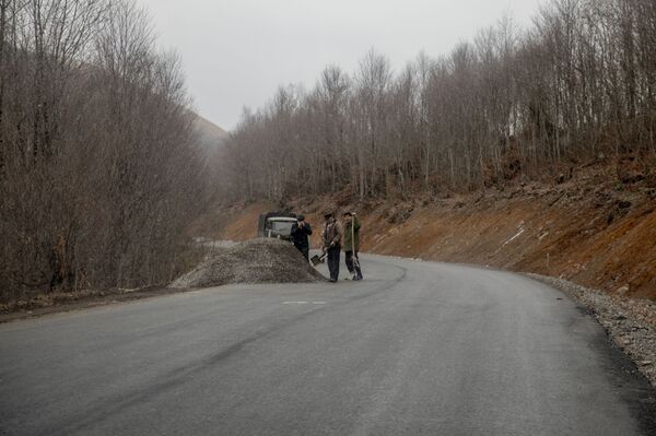 Автотрассӕ Гуфта-Къуаисайыл фесты асфальтгӕнӕг куыстытӕ - Sputnik Хуссар Ирыстон