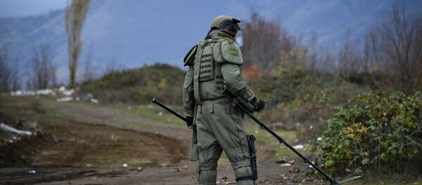 Специалисты противоминного центра Минобороны РФ приступили к работе в Карабахе Специалисты противоминного центра Минобороны РФ приступили к работе в Карабахе - Sputnik Южная Осетия