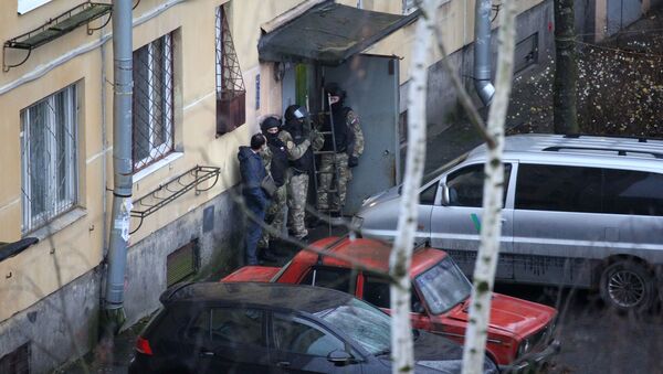 Мужчина захватил в заложники детей в квартире в пригороде Санкт-Петербурга - Sputnik Южная Осетия