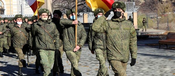 На Аллее Славы прошла репетиция приведения новобранцев к присяге На Аллее Славы прошла репетиция приведения новобранцев к присяге - Sputnik Южная Осетия