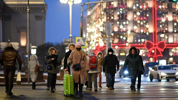 Прохожие возле ЦУМа в Москве - Sputnik Южная Осетия