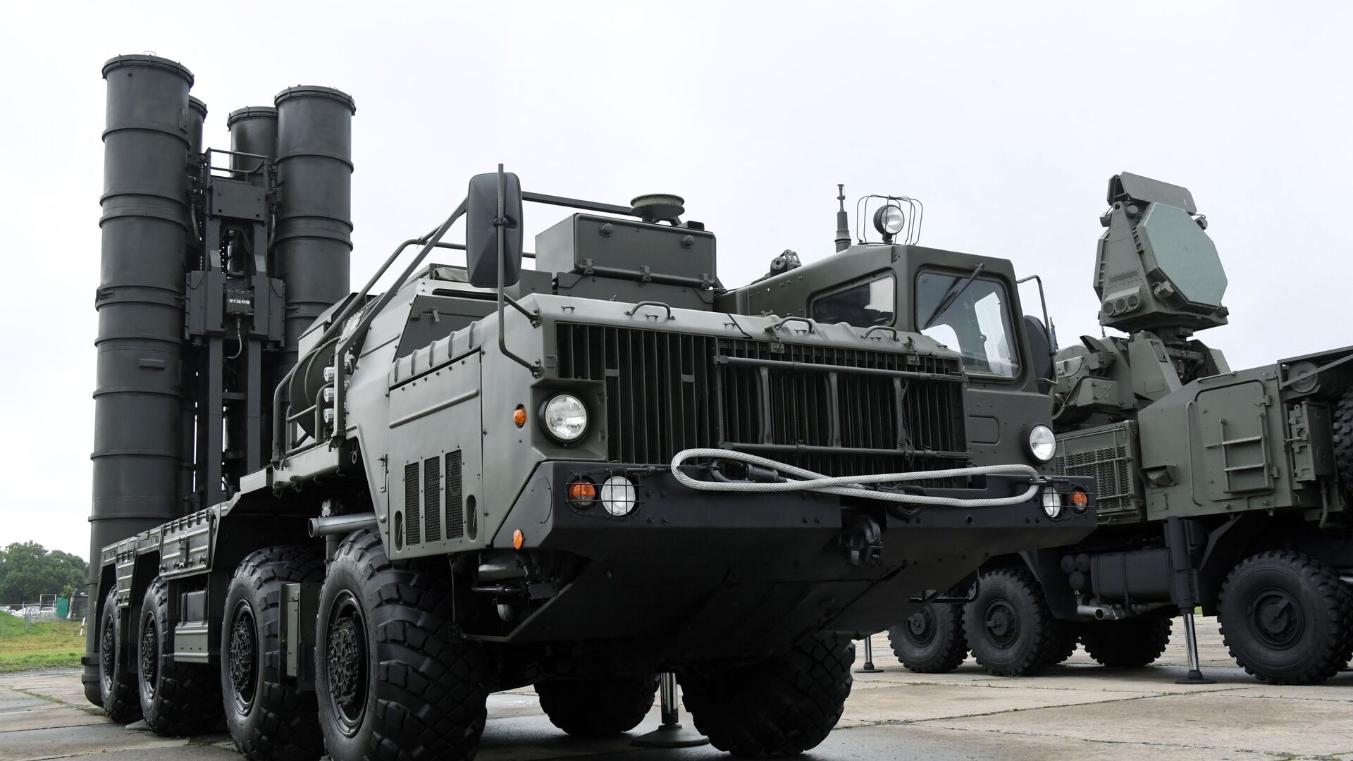 Пусковая установка зенитно-ракетного комплекса С-400 Триумф Пусковая установка зенитно-ракетного комплекса С-400 Триумф - Sputnik Южная Осетия, 1920, 25.05.2021
