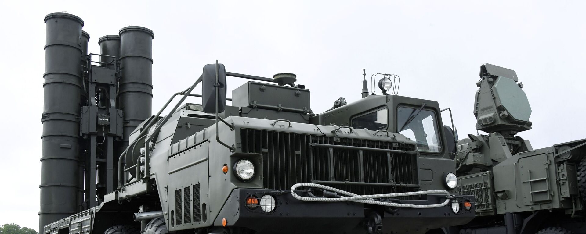 Пусковая установка зенитно-ракетного комплекса С-400 Триумф Пусковая установка зенитно-ракетного комплекса С-400 Триумф - Sputnik Южная Осетия, 1920, 25.05.2021